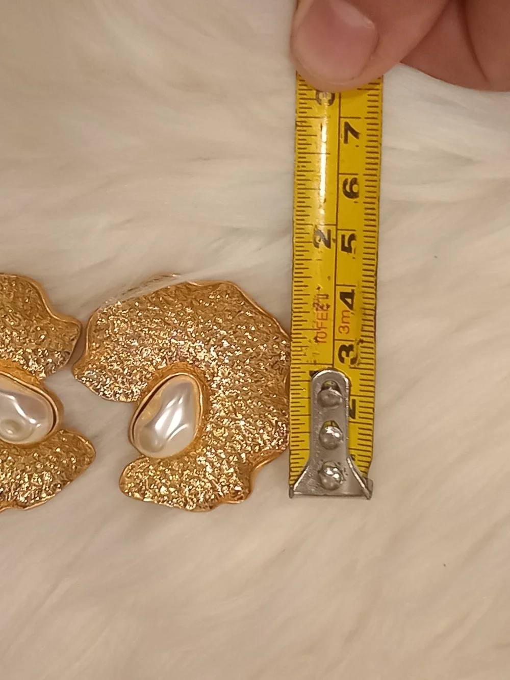 Oscar De La Renta Pearl Earrings - Picture 8 of 10